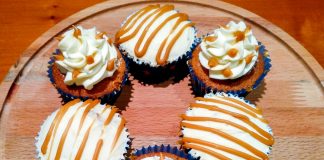 Cupcakes με Αχλάδι και Αλατισμένη Καραμέλα Cupcakes με Αχλάδι και Αλατισμένη Καραμέλα