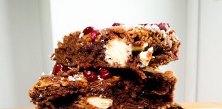 Brownies με Ρόδι και Λευκή Σοκολάτα