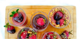 Κρέμα Φράουλας με Σοκολάτα Κρέμα Φράουλας με Σοκολάτα